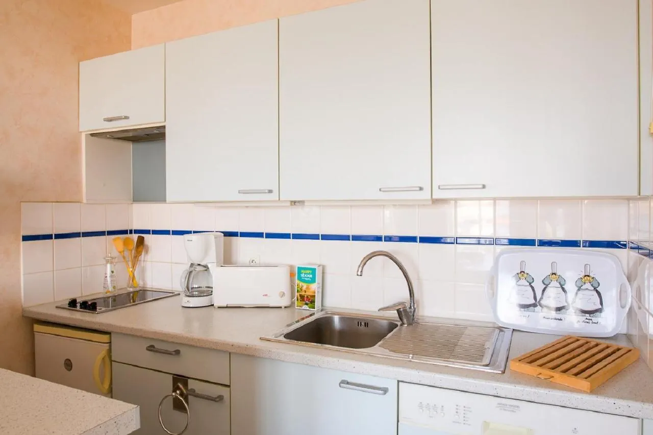 A 200M De La Plage, Appartement Vue Mer Pour 2 Plobannalec